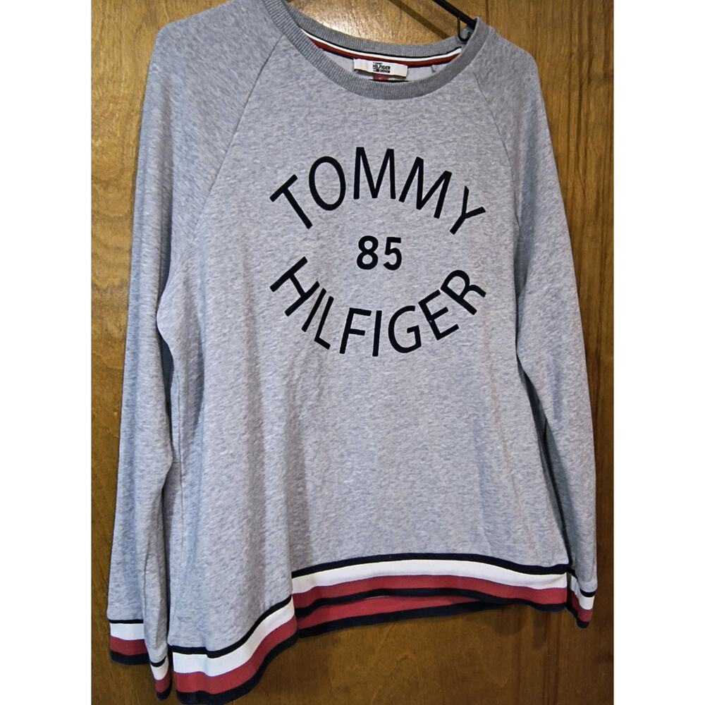 1599.  Tommy Hilfiger Gray Sweatshirt 85 Size XL